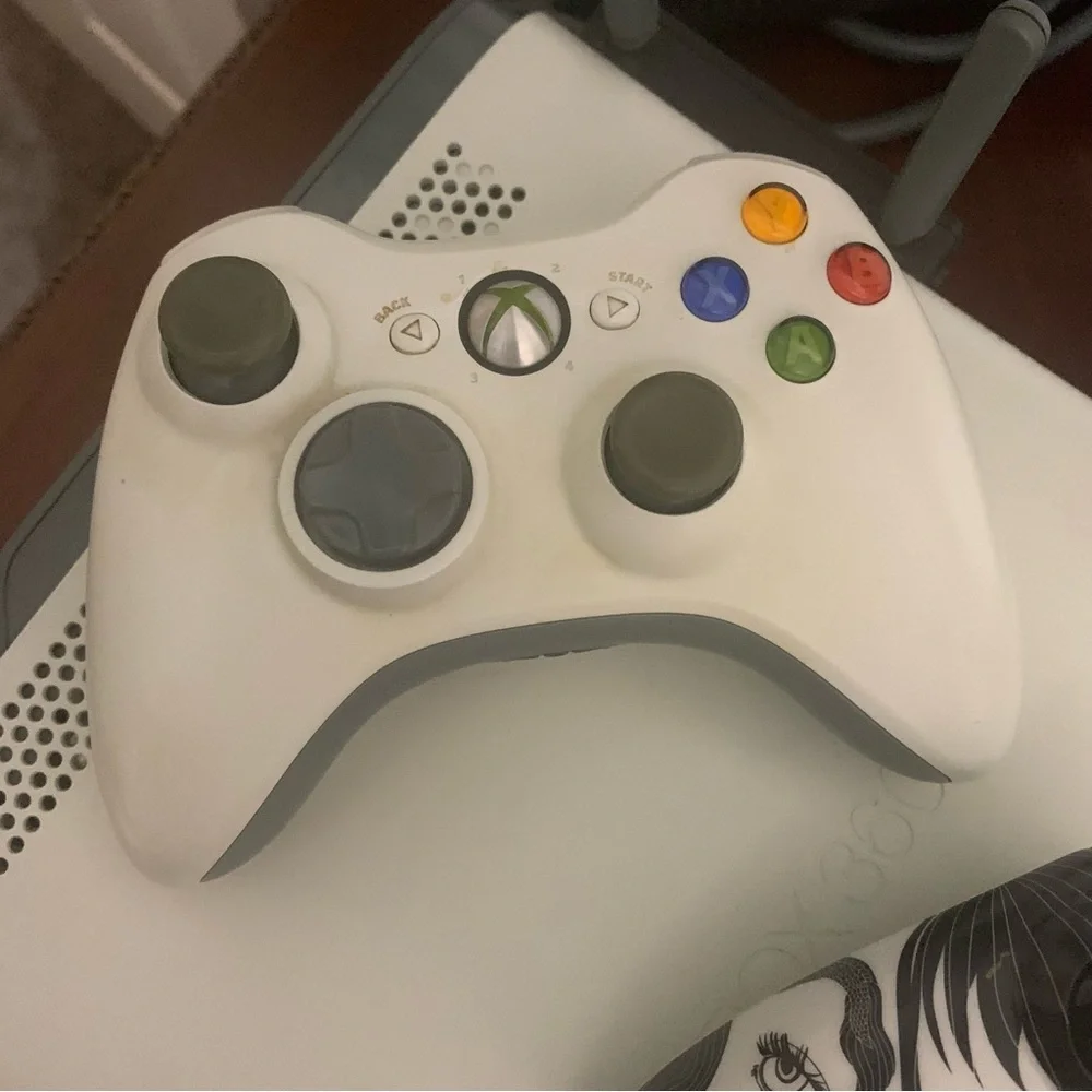 Xbox 360 Console Bundle with 3 Controllers 60gb